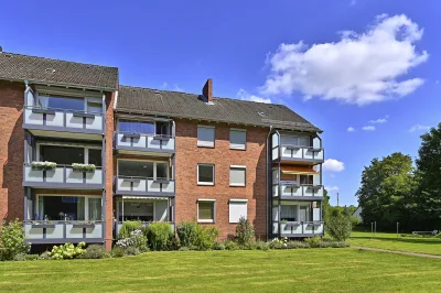 Ansicht · Charmante 3-Zimmer-Wohnung - Südbalkon, Garage & Platz für Ideen · Bild 4 von 18 · IMMO Holm