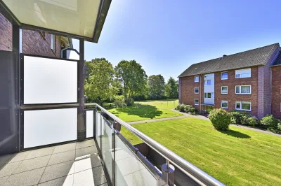 Ansicht · Charmante 3-Zimmer-Wohnung - Südbalkon, Garage & Platz für Ideen · Bild 8 von 18 · IMMO Holm