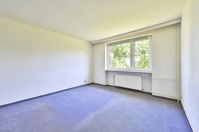 Ansicht · Charmante 3-Zimmer-Wohnung - Südbalkon, Garage & Platz für Ideen · Bild 11 von 18 · IMMO Holm