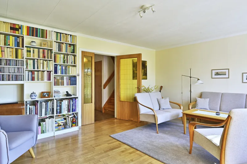 Ansicht · Großzügiges Reihenendhaus nahe Liether Wald – ideal für Familien · Bild 3 von 16 · IMMO Holm