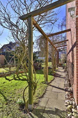 Ansicht · Großzügiges Reihenendhaus nahe Liether Wald – ideal für Familien · Bild 14 von 16 · IMMO Holm