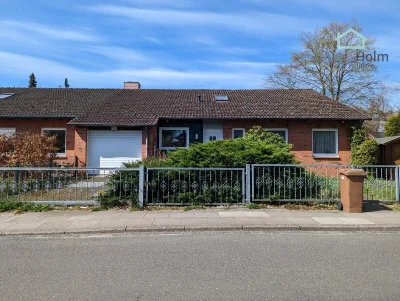 Ansicht · Beste Lage für die Familie - Reihenendhaus in der Moorwegsiedlung · Bild 2 von 25 · IMMO Holm