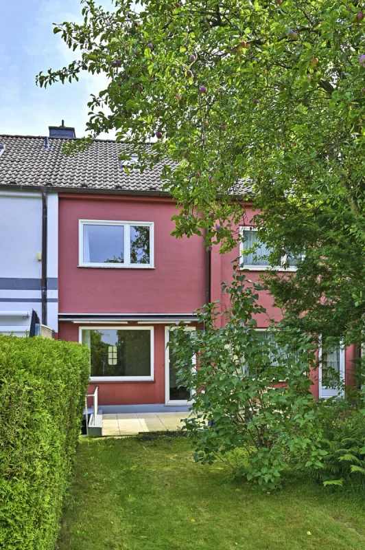 Ansicht · Reihenmittelhaus mit Zukunft – vom Alten zum Eigenen · Bild 2 von 22 · IMMO Holm