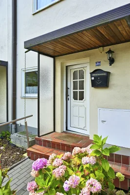 Ansicht · Reihenmittelhaus mit Zukunft – vom Alten zum Eigenen · Bild 3 von 22 · IMMO Holm