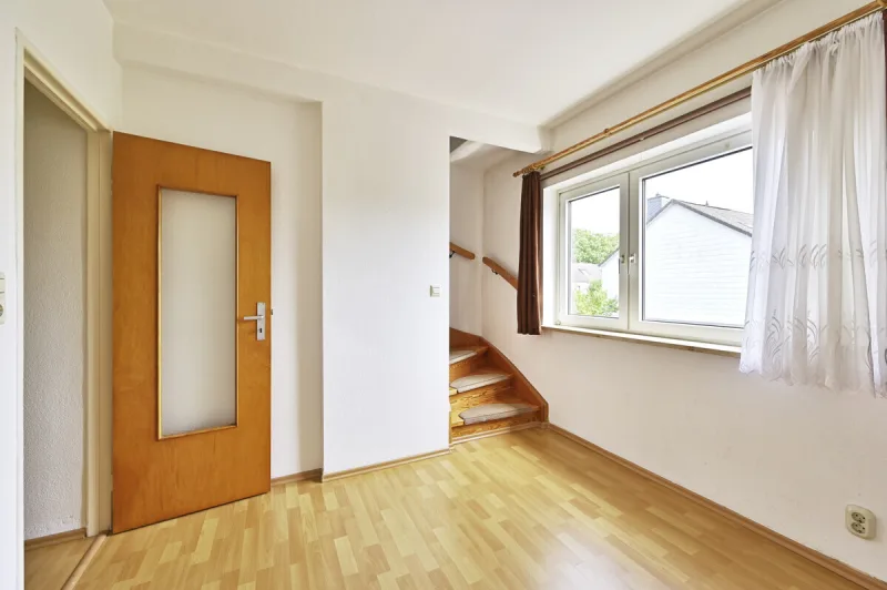 Ansicht · Reihenmittelhaus mit Zukunft – vom Alten zum Eigenen · Bild 12 von 22 · IMMO Holm