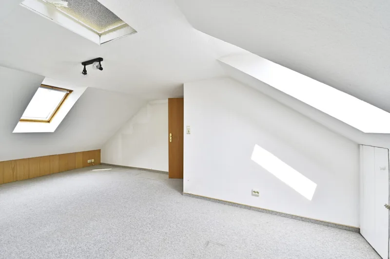 Ansicht · Reihenmittelhaus mit Zukunft – vom Alten zum Eigenen · Bild 14 von 22 · IMMO Holm