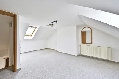 Ansicht · Reihenmittelhaus mit Zukunft – vom Alten zum Eigenen · Bild 15 von 22 · IMMO Holm