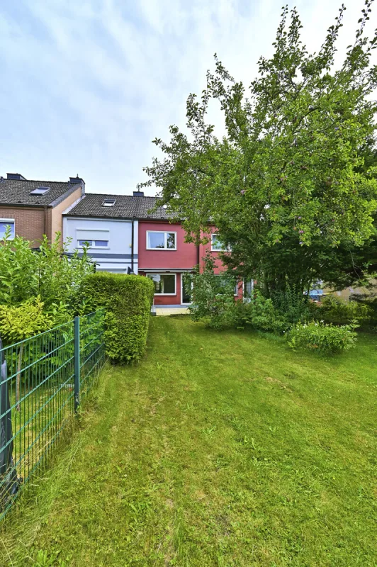 Ansicht · Reihenmittelhaus mit Zukunft – vom Alten zum Eigenen · Bild 19 von 22 · IMMO Holm