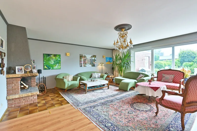 Ansicht · Mehr Haus als erwartet - ein Reihenmittelhaus, das sich vom erwarteten abhebt · Bild 4 von 19 · IMMO Holm