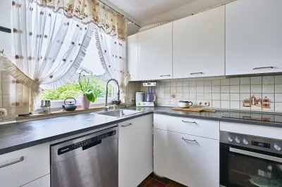 Ansicht · Mehr Haus als erwartet - ein Reihenmittelhaus, das sich vom erwarteten abhebt · Bild 8 von 19 · IMMO Holm