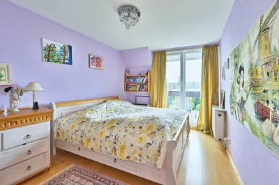 Ansicht · Mehr Haus als erwartet - ein Reihenmittelhaus, das sich vom erwarteten abhebt · Bild 11 von 19 · IMMO Holm