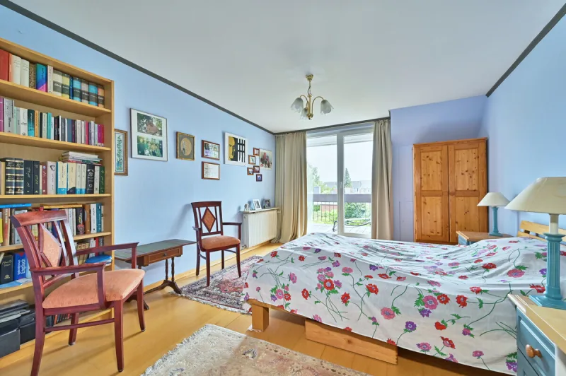 Ansicht · Mehr Haus als erwartet - ein Reihenmittelhaus, das sich vom erwarteten abhebt · Bild 12 von 19 · IMMO Holm