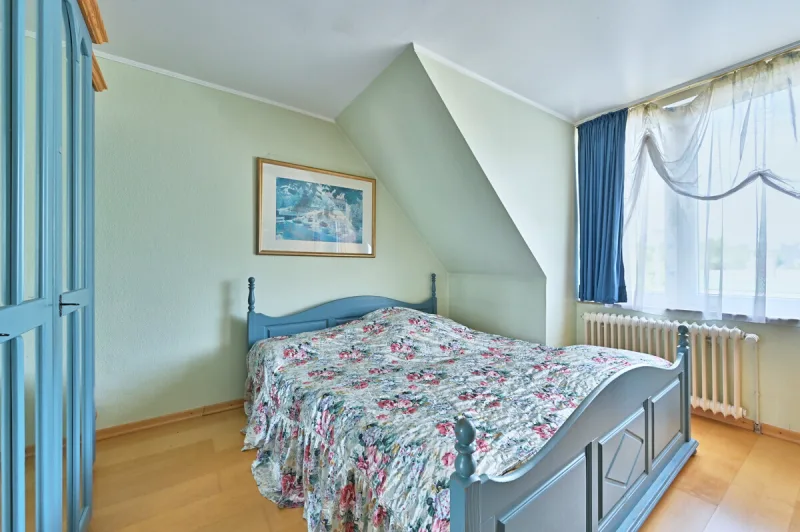 Ansicht · Mehr Haus als erwartet - ein Reihenmittelhaus, das sich vom erwarteten abhebt · Bild 13 von 19 · IMMO Holm